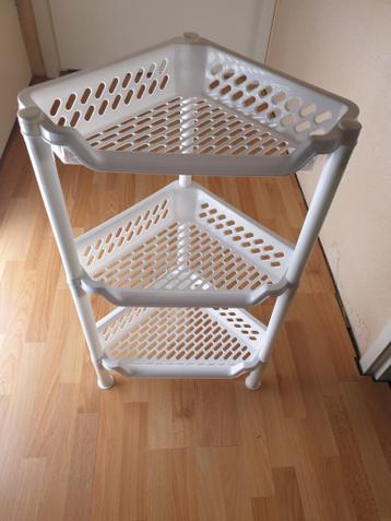 Witte plastic 3-laags hoekopbergrek