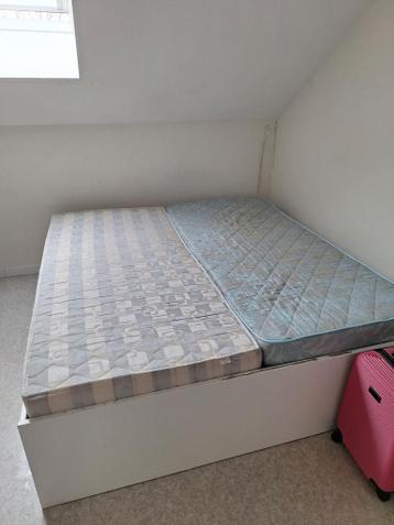 Gratis af te halen : 2 verschillende matrassen 90x200cm