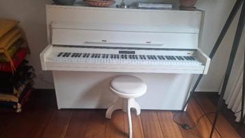 Rippen piano. Gratis af te halen.