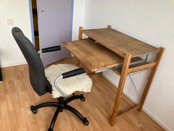 Gratis Houten Computertafel met Bureaustoel