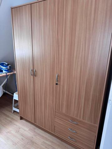 Gratis kledingkast en schoenenkastje - veldhoven  centrum