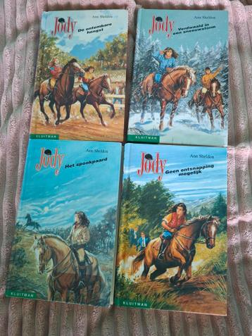 Gratis op te halen 4 JODY  paardenboeken
