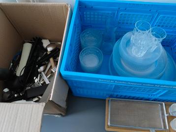 GRATIS Glazen servies en diverse bestek etc