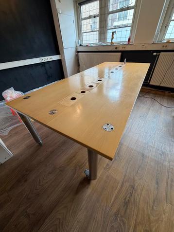 Grote vergader, montage, werk tafel GRATIS