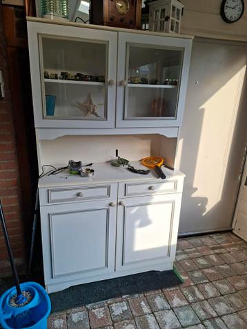 Buffetkast met vitrine en opbergruimte zsm ophalen