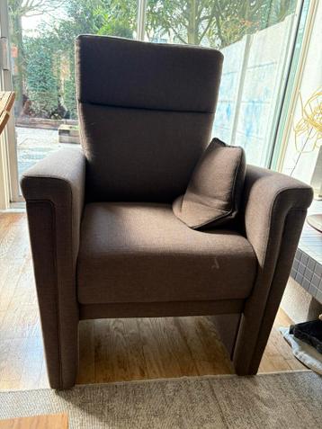 Comfortabele fauteuil – hoge rug – bruin – nette staat
