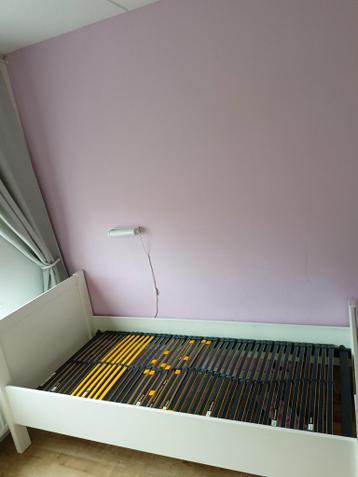 Gratis Mooi stevig (senioren)bed eventueel met dik matras