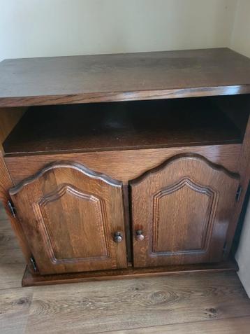 Massief houten tv-kastje met deurtjes