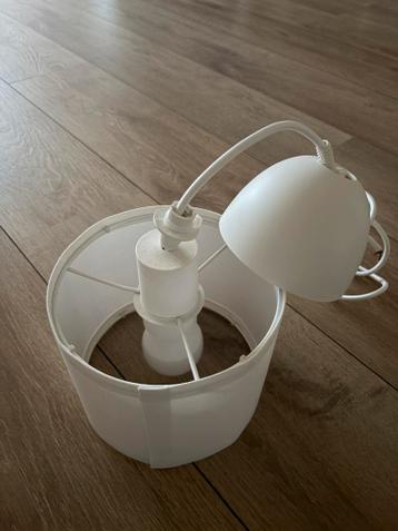 Set witte IKEA plafondlampen: 4 klein, 1 medium, 2 groot