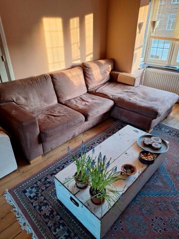 Gratis af te halen: Bruine bank met lang liggedeelte