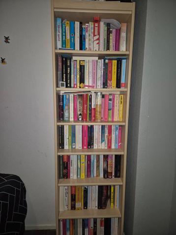 Gratis af te halen. Boekenkast met heel veel boeken.
