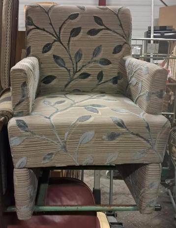 Gratis op te halen: Leuke stoffen fauteuil met bladmotief