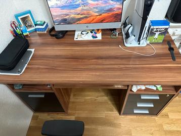 Ruim bureau met ladeblokken - Ideaal voor thuiswerkplek