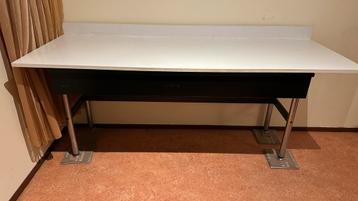 Gratis ophalen: groot bureau met 1 lade