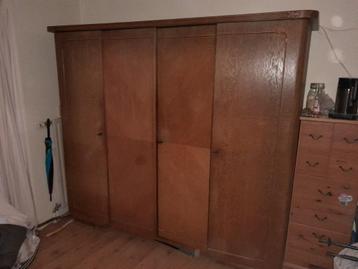 Gratis - Antiek massief houten kledingkast, 4-deurs