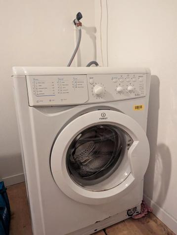 Gratis Indesit Wasmachine - Functioneel met klein defect