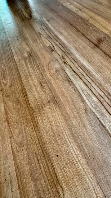 Gratis - Robuuste teakhouten eettafel