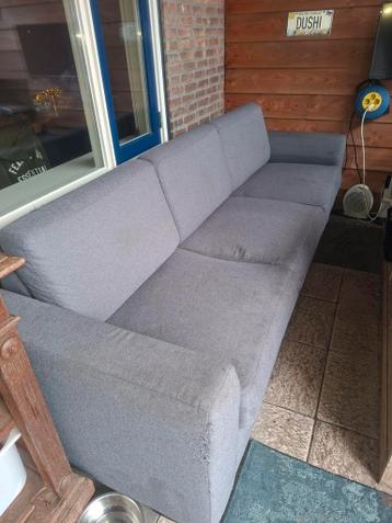 Gratis 3-zits bank, grijs.