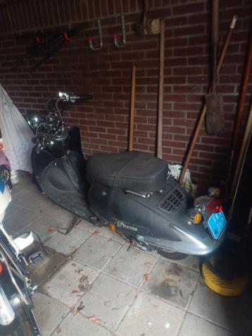 Retro scooter, snel ophalen.