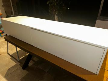 Gratis af te halen: degelijk TV meubel met ophangbeugels