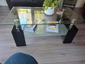 Gratis af te halen glazen salontafel.
