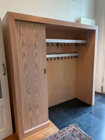 GRATIS | groot garderobe