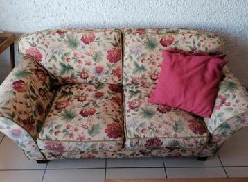 Gratis tweepersoonsbank met bloemenprint