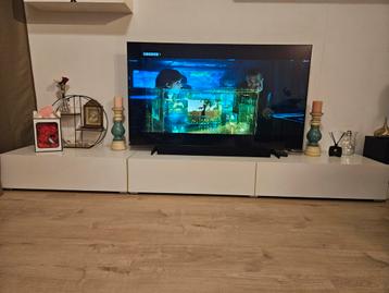 Witte TV kast met lichte gebruiksschade