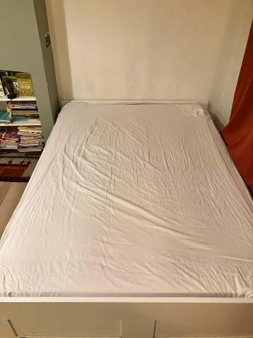 Gratis! Twijfelaar bed met 2 lades en matras, lattenbodem