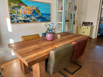 Mooie teakhouten eetkamertafel