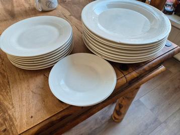 8 grote borden 7 ontbijtbord 2 gebaksbord