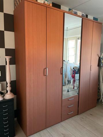 Grote kledingkast/linnenkast met spiegeldeur (gratis)