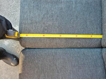 Gratis 2 zitbank kleur grijs, niet doorgezakt