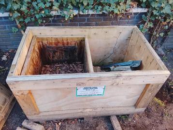 GRATIS: Grote houten kisten met deksel (100x62x64 cm)