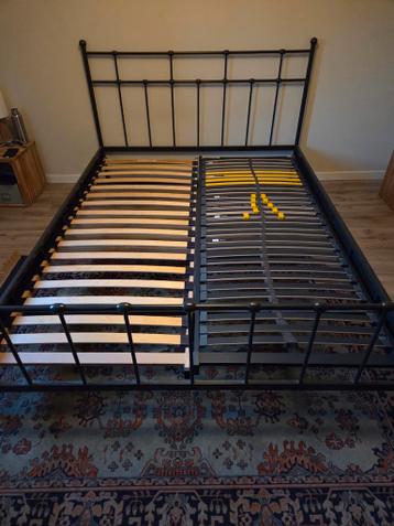Bed 160x210 met lattenbodems (eventueel matras)
