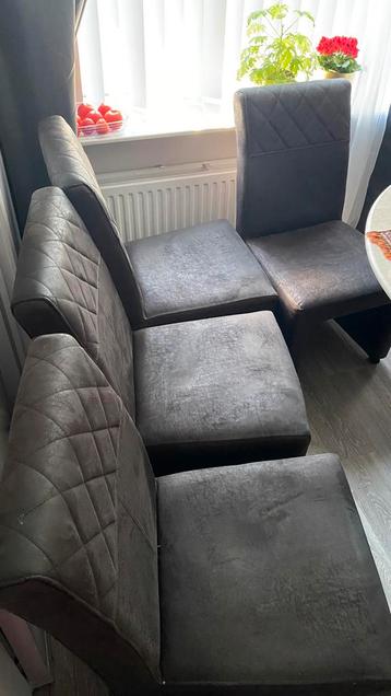 4 Keukenstoelen GRATIS (moeten vandaag of morgen weg)