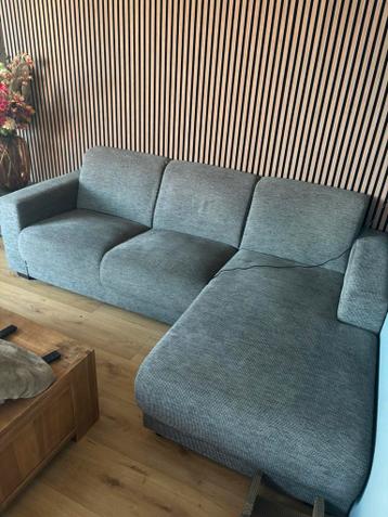 Antraciet grijze bank