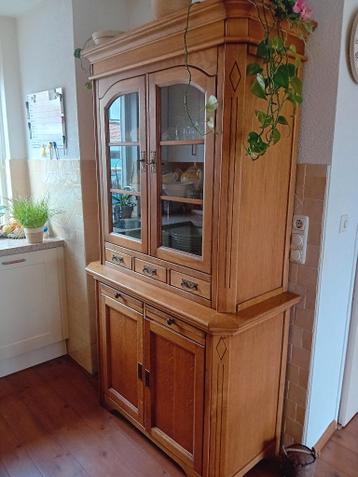 MOET WEG vitrinekast GRATIS