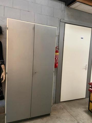 Praktische opbergkast met planken