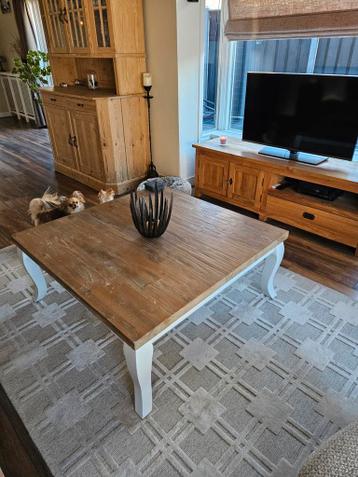 Gratis af te halen: Vierkante houten tafel 100x100 cm