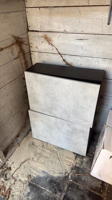 Moet vandaag weg. Gratis 2 IKEA wandkasten