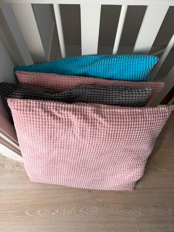 Gratis ophalen! Set van 4 kussens in diverse kleuren