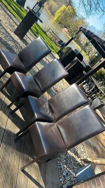 GRATIS AF TE HALEN - 4x bruine eettafelstoelen