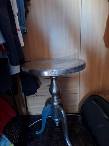 Vintage metal bijzettafel - Rond en stijlvol