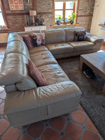 Leren hoekbank met neerklapbare hoofdsteunen