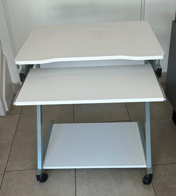 Gratis af te halen: witte computertafel