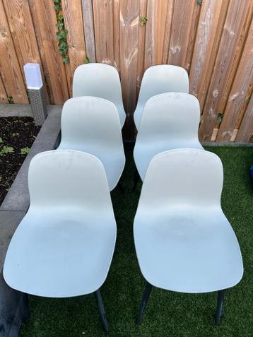 Set van 6 witte stoelen - ideaal voor eetkamer of tuin