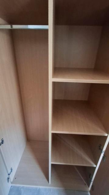 Zware houten kast met hang- en leggedeelte