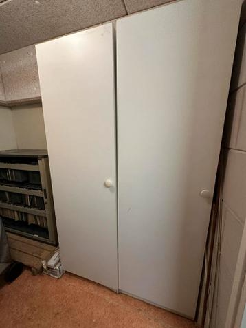 2 witte kledingkasten (GRATIS ophalen)