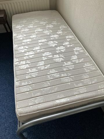Logeerbed of kinderbed met matras